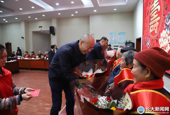 https://news.yangtzeu.edu.cn/__local/E/F6/29/7CC7B2E5CA14E14D4F9AF4FDD55_EFAFDD48_15DF2.jpg